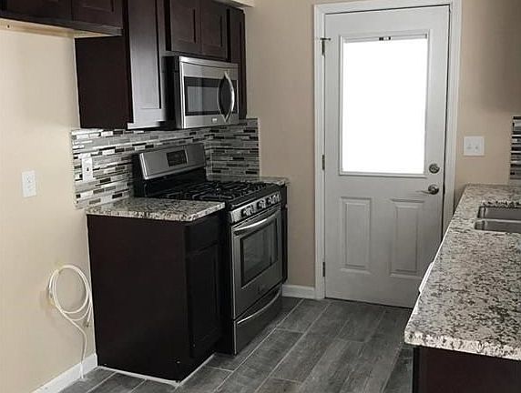 5th image of 5526 Vickie Ln