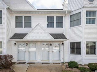 18 Ridgewood Dr #18, Wantagh, NY 11793