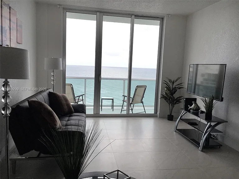 3901 S Ocean Dr #Penthouse 16Z — Photo 4