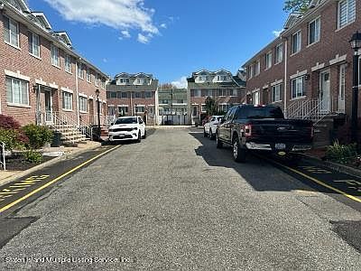 2nd image of 14 Lillie Ln