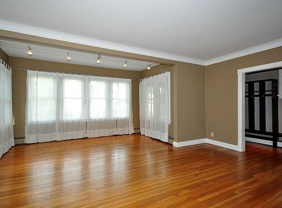 3rd image of 1006 Hayes Ave