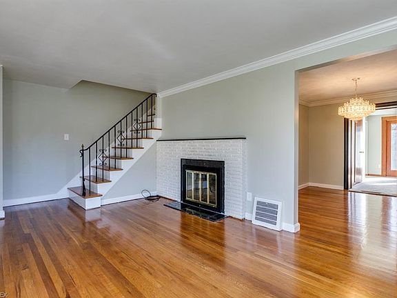 5th image of 22560 Edgecliff Dr