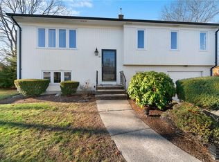 32 Freedom Ct, Johnston, RI 02919