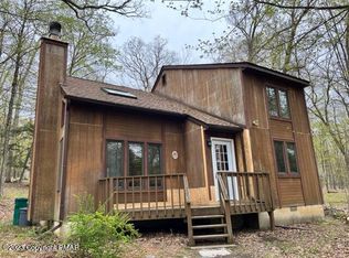 246 Otter Ln, Bushkill, PA 18324