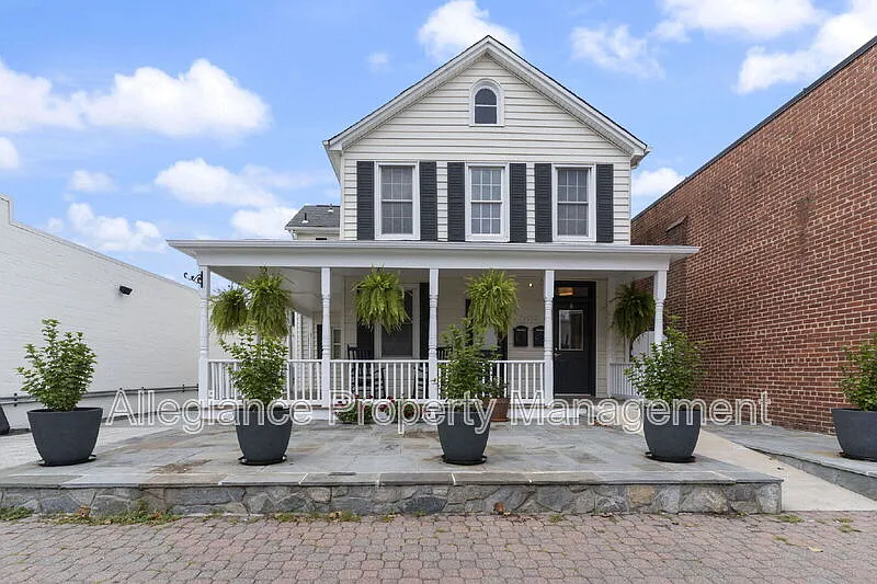 1506 B Mount Vernon Ave