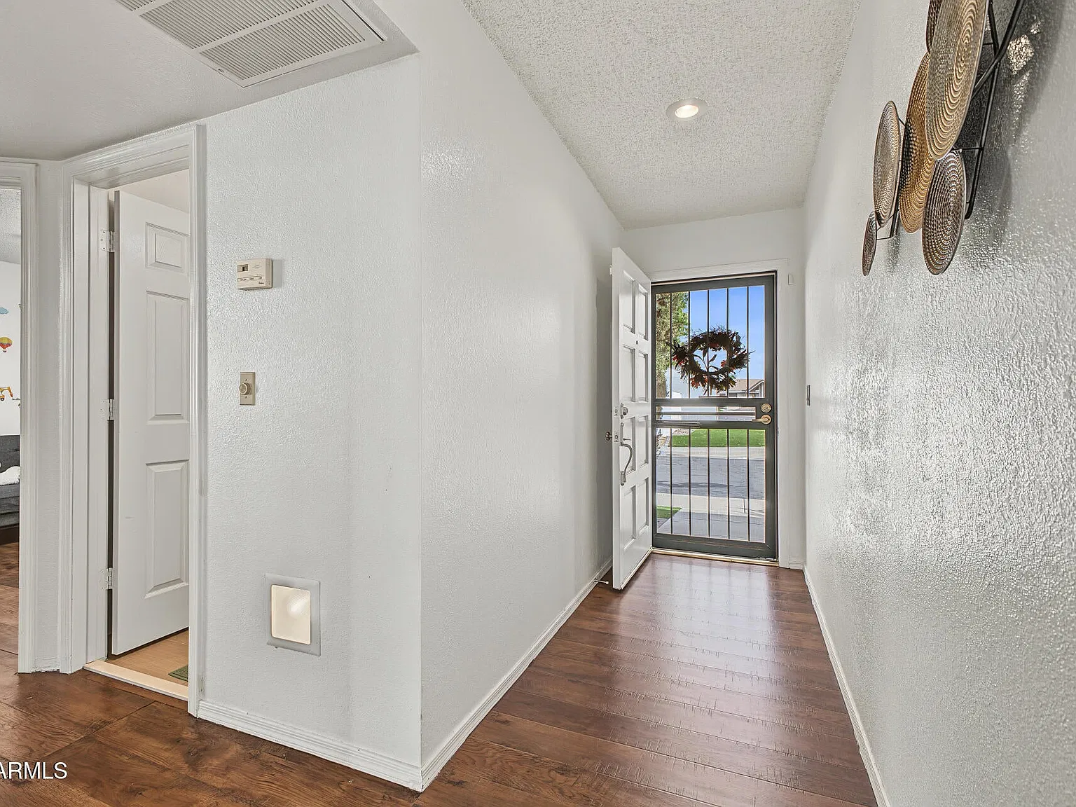 3 bed, 1290 sqft, $2,200 — Photo 3