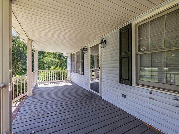 2nd image of 2821 Hog Mountain Rd