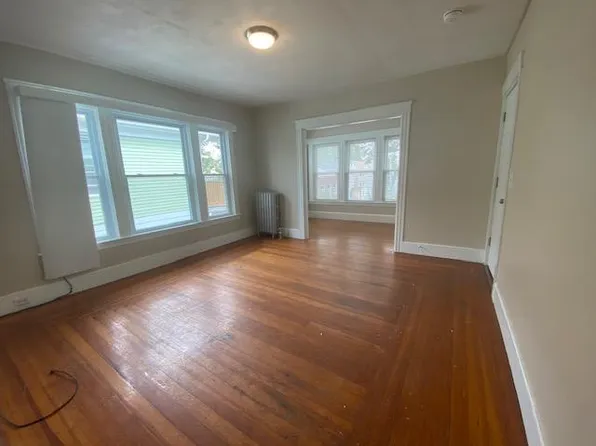 142 Oakland Ave #2, Providence, RI 02908