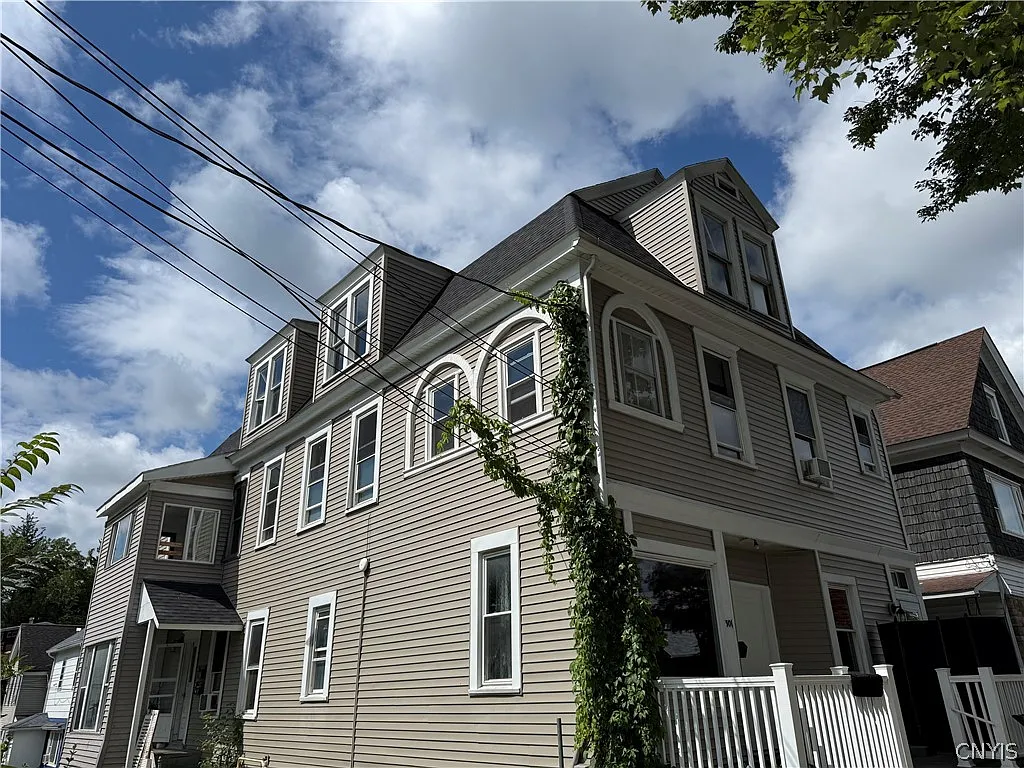 2 bed, 1.0 bath, 850 sqft, $1,200 — Photo 1