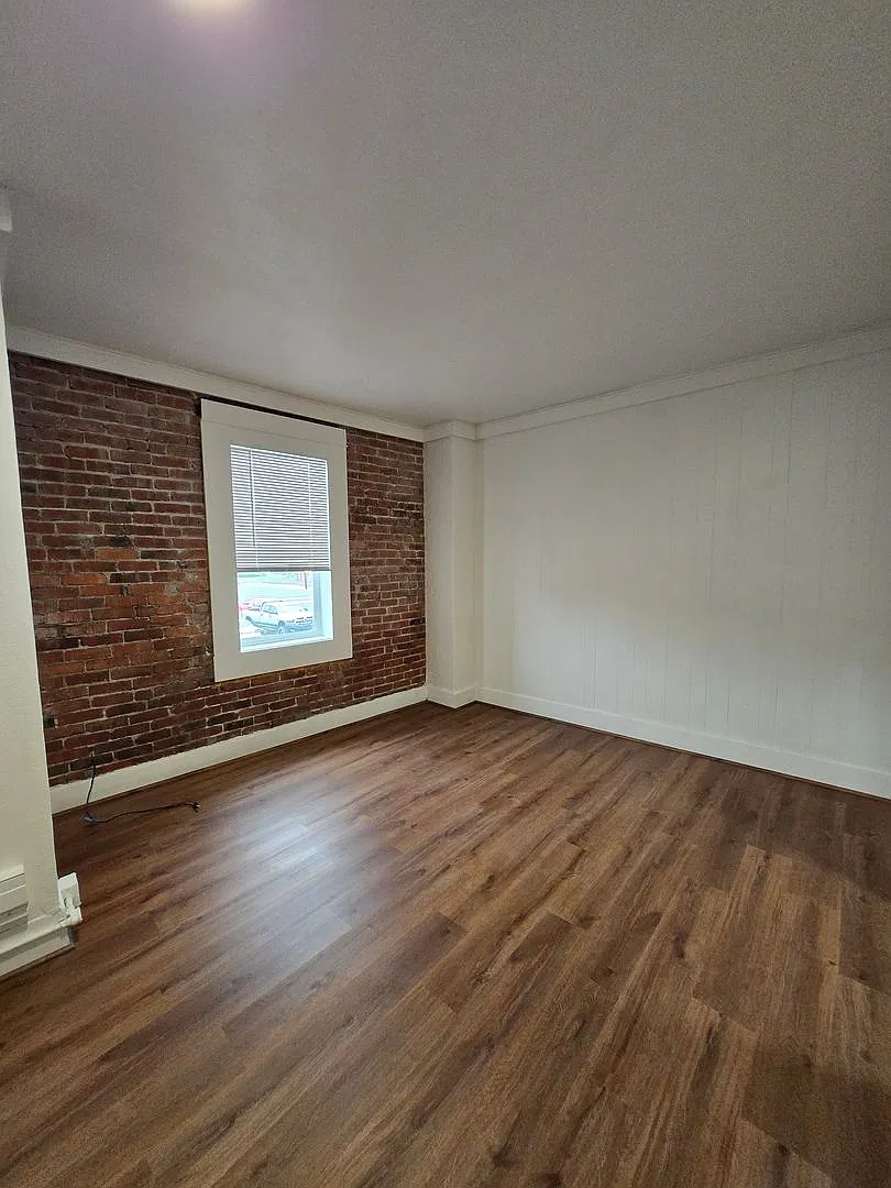 Tower 410 — Photo 3
