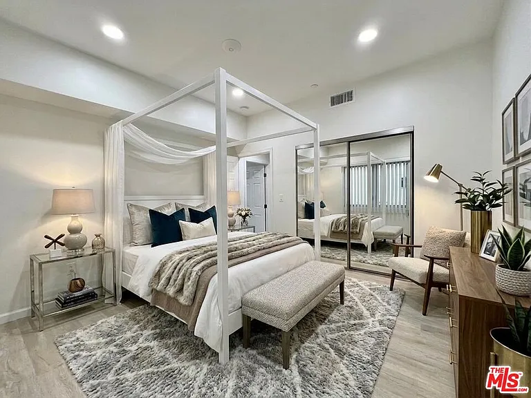 1409 N Hobart Blvd #101 — Photo 2