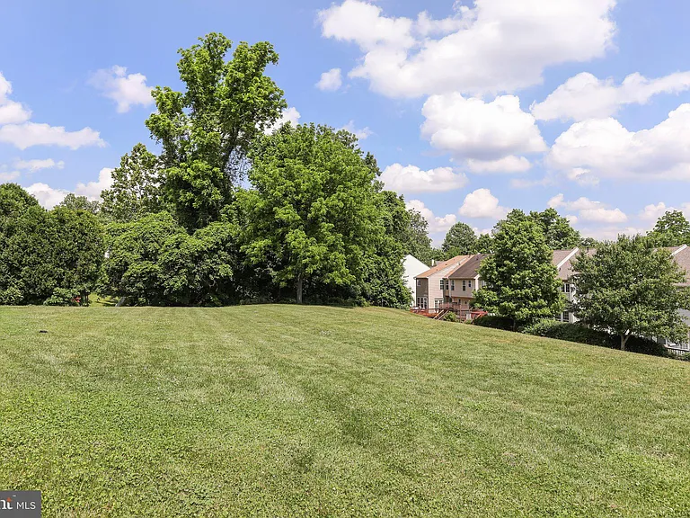 8818 Papillon Dr — Photo 43
