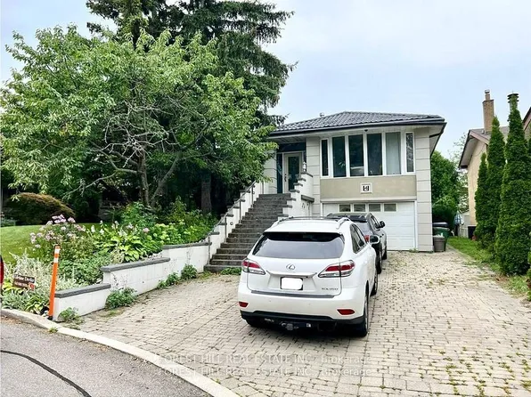 4 Hyfan Ct, Toronto, ON M3H 5M8