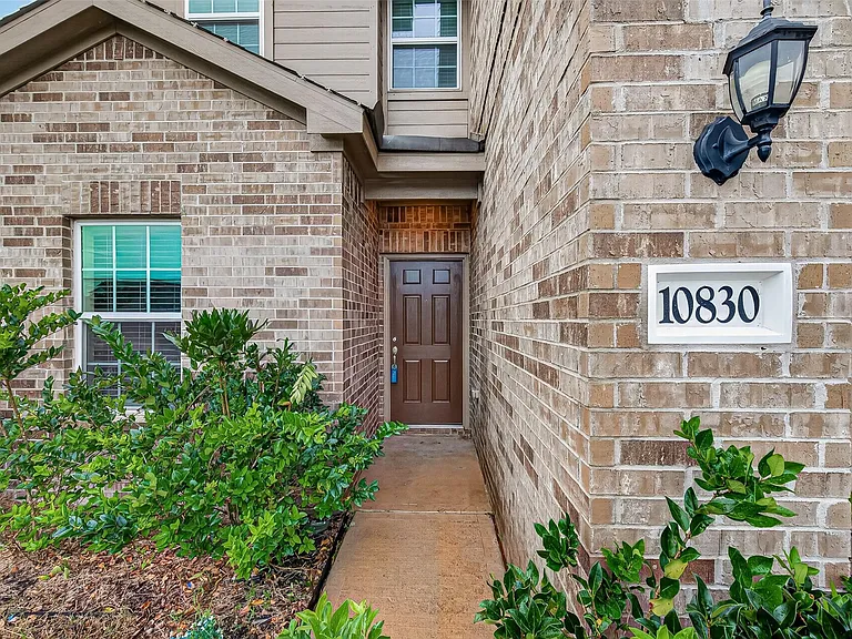 10830 Jowart Ct — Photo 3