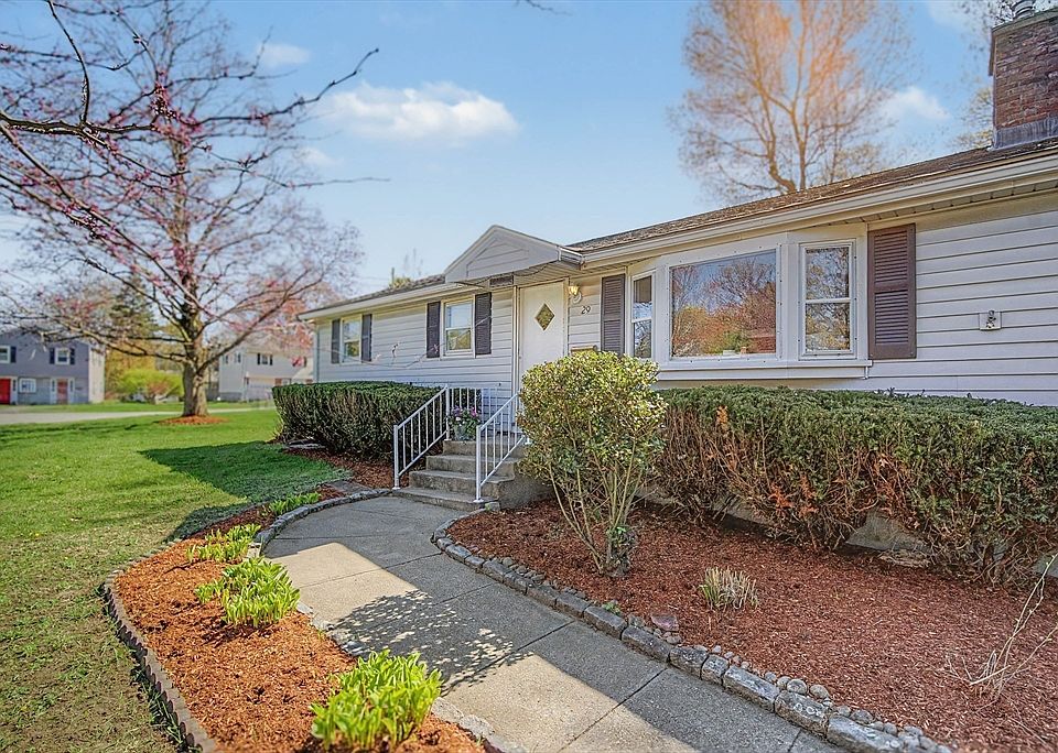 1st image of 29 Greenleaf Cir