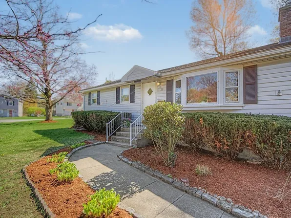 29 Greenleaf Cir, Framingham, MA 01701