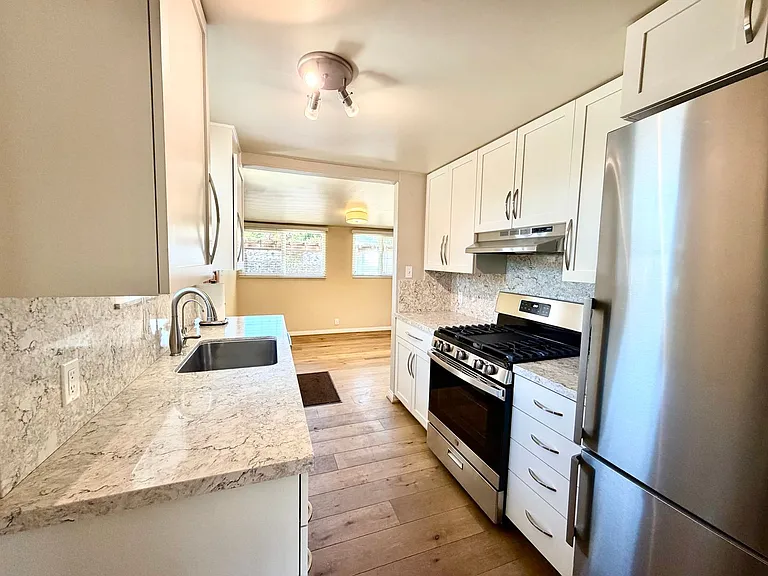 820 W Mission St — Photo 9