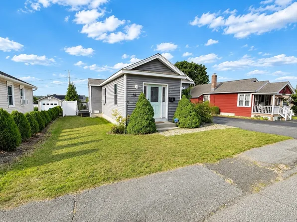 55 Hill St, Hopedale, MA 01747
