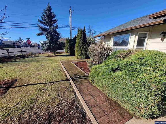 2nd image of 1085 Lincoln St