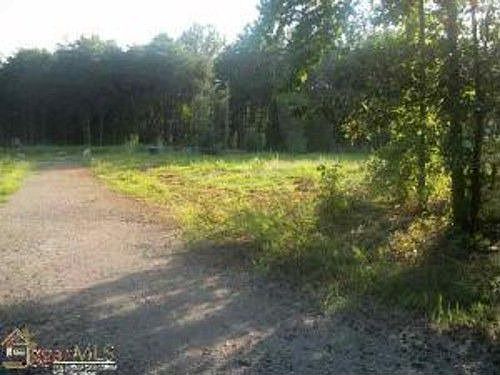1st image of 32 Oak Lane Dr