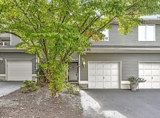 8 Inverrary Pl, Annandale, NJ 08801