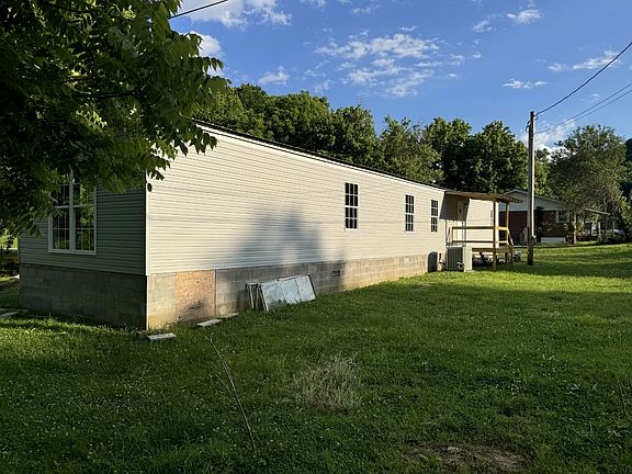 5th image of 304 Anderson Ln
