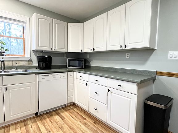 2nd image of 6 Wildwood Ln