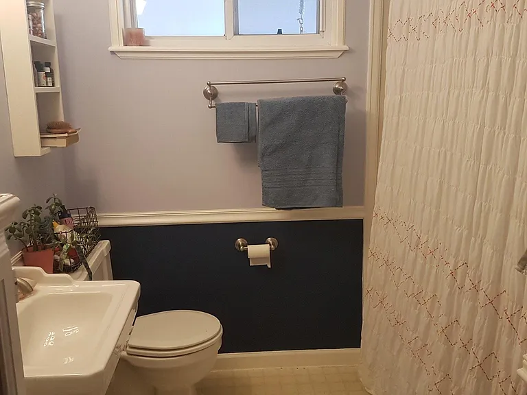 Large Bathroom (full bath)
