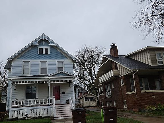 3rd image of 208 Scott St