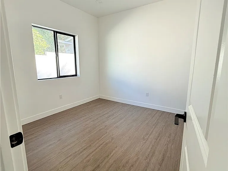 1664 Glen Ave — Photo 35
