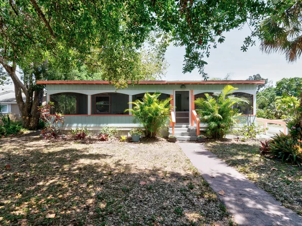 9550 Riverview Dr, Micco, FL 32976