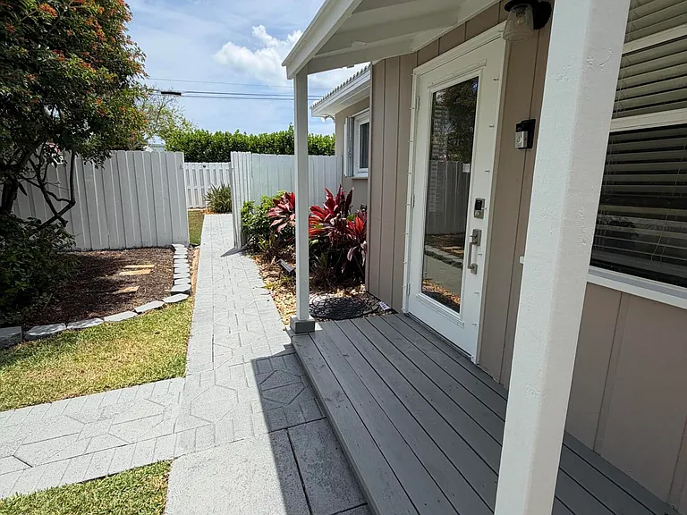 204 S Seacrest Cir — Photo 28