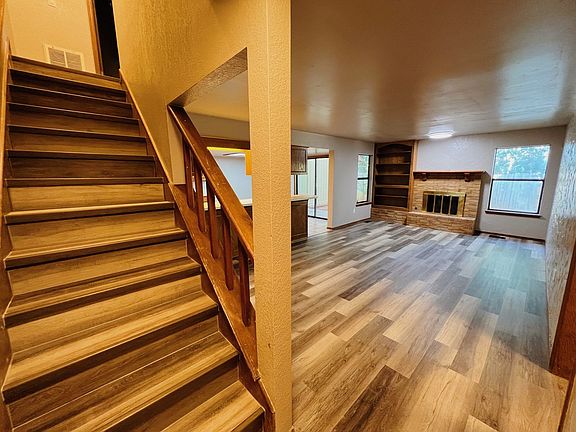 5th image of 213 Woodbridge Cir