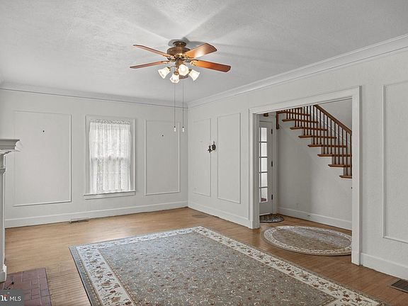 5th image of 15 E Grant St
