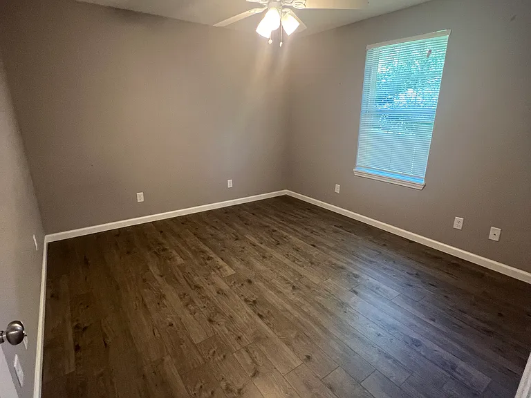 1009 E Moore Ave — Photo 12