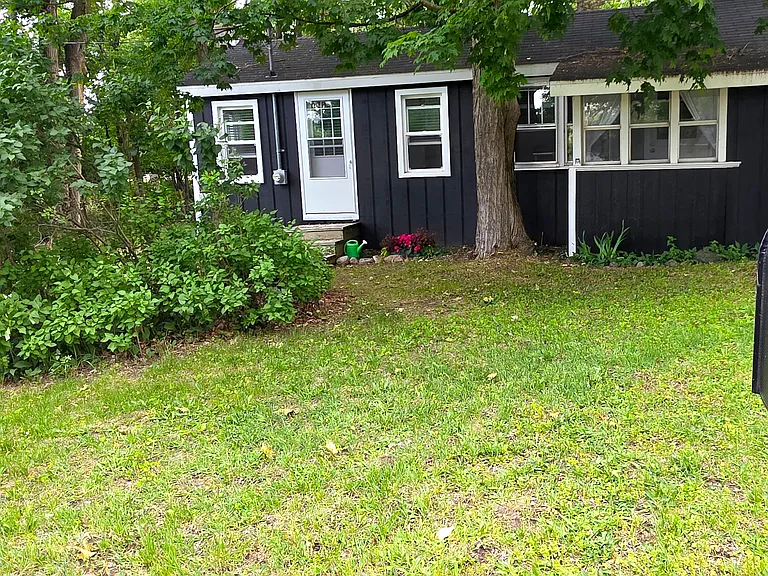 1304 Darwin Ave — Photo 2