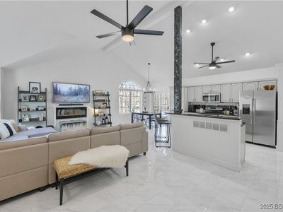 98 Parker Pt, Four Seasons, MO, 65049