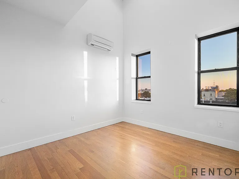 105 Vanderveer St #303B — Photo 9