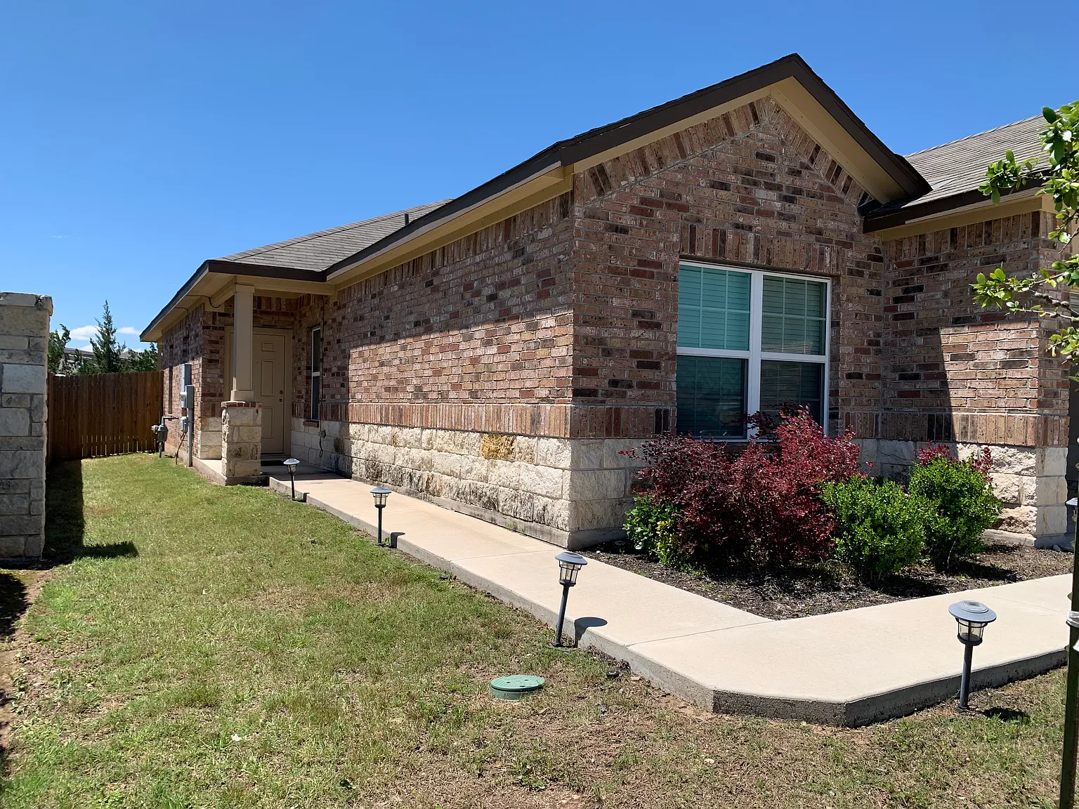 3 bed, 1754 sqft, $2,200 — Photo 2