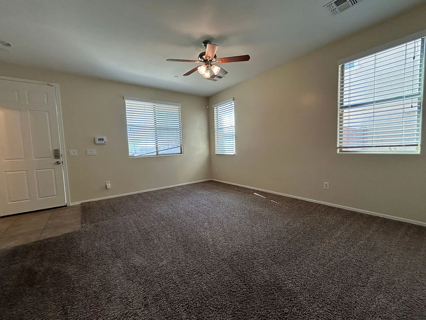 Charming 3 Bedroom, 2 Bath Home in Avondale — Photo 3