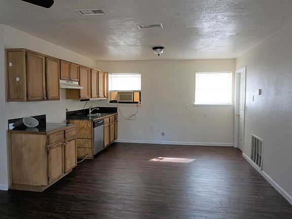 4th image of 2723 Roanoke Dr