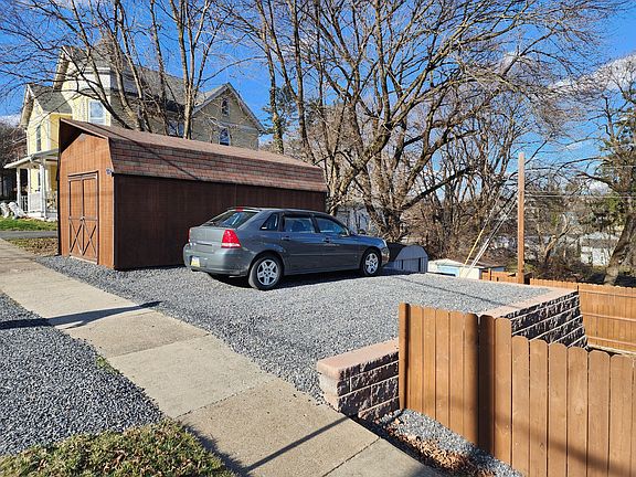 3rd image of 52 W Houston Ave