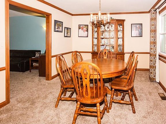 3rd image of 6608 Saint James Dr