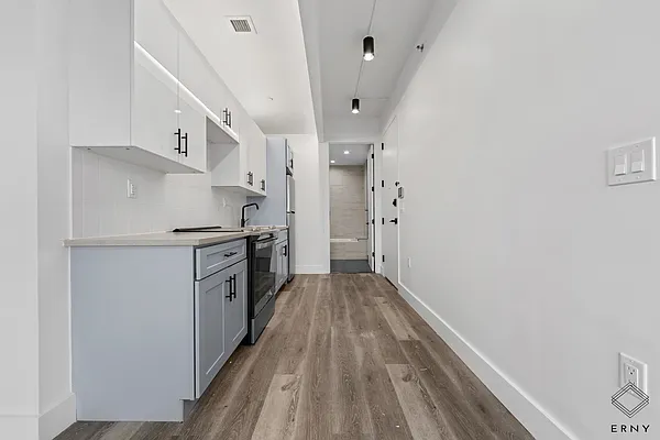 Rented by ERNY LLC | media 33