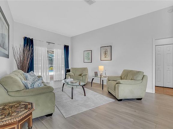 4th image of 2225 Blossomwood Dr