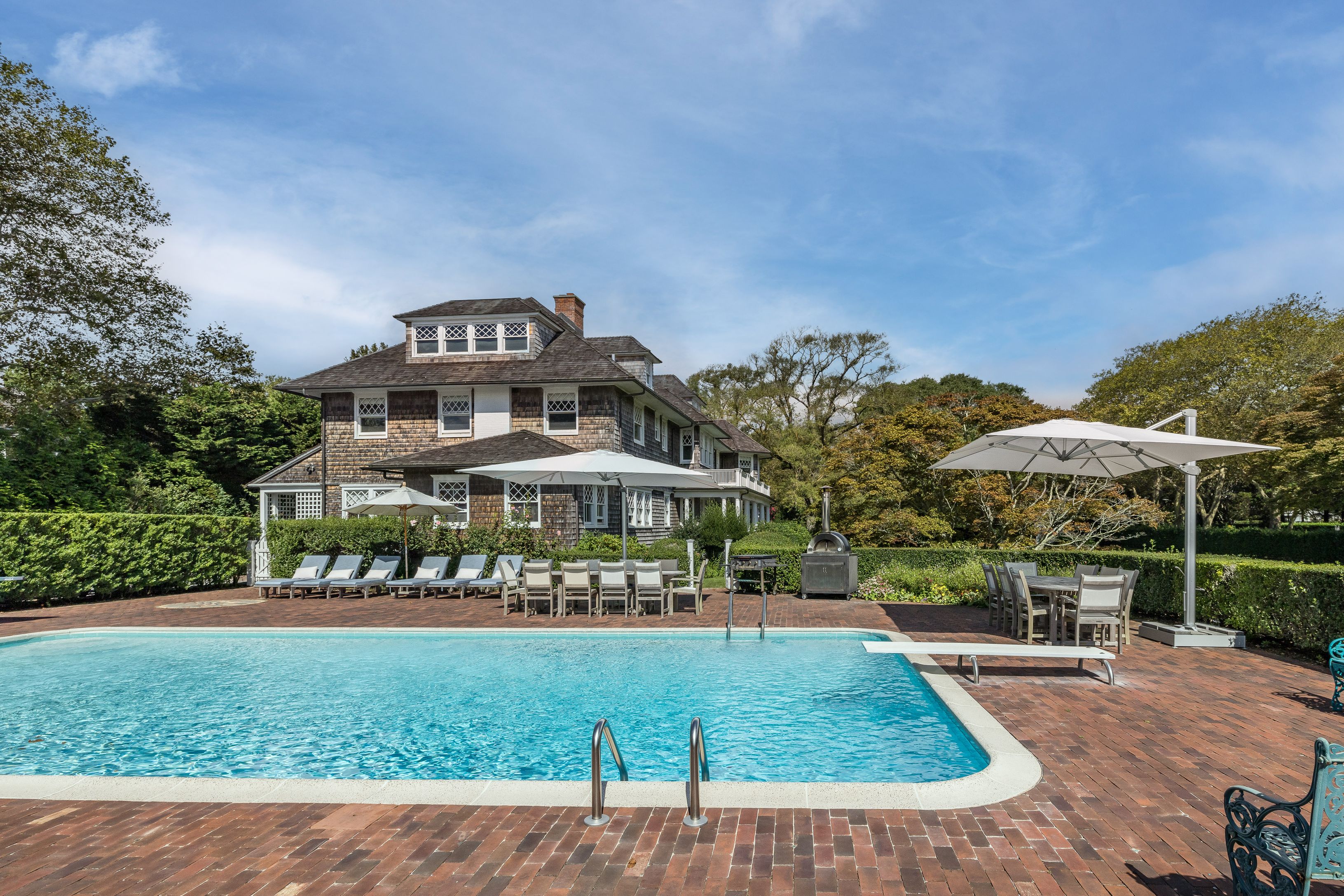1 Lily Pond Ln, East Hampton, NY 11937 Out East