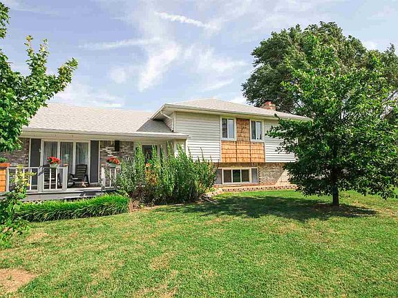 3rd image of 6 Woodland Dr