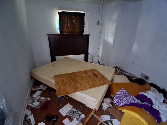 5th image of 1645 E Walnut St