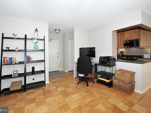 4th image of 4515 Willard Ave #2115