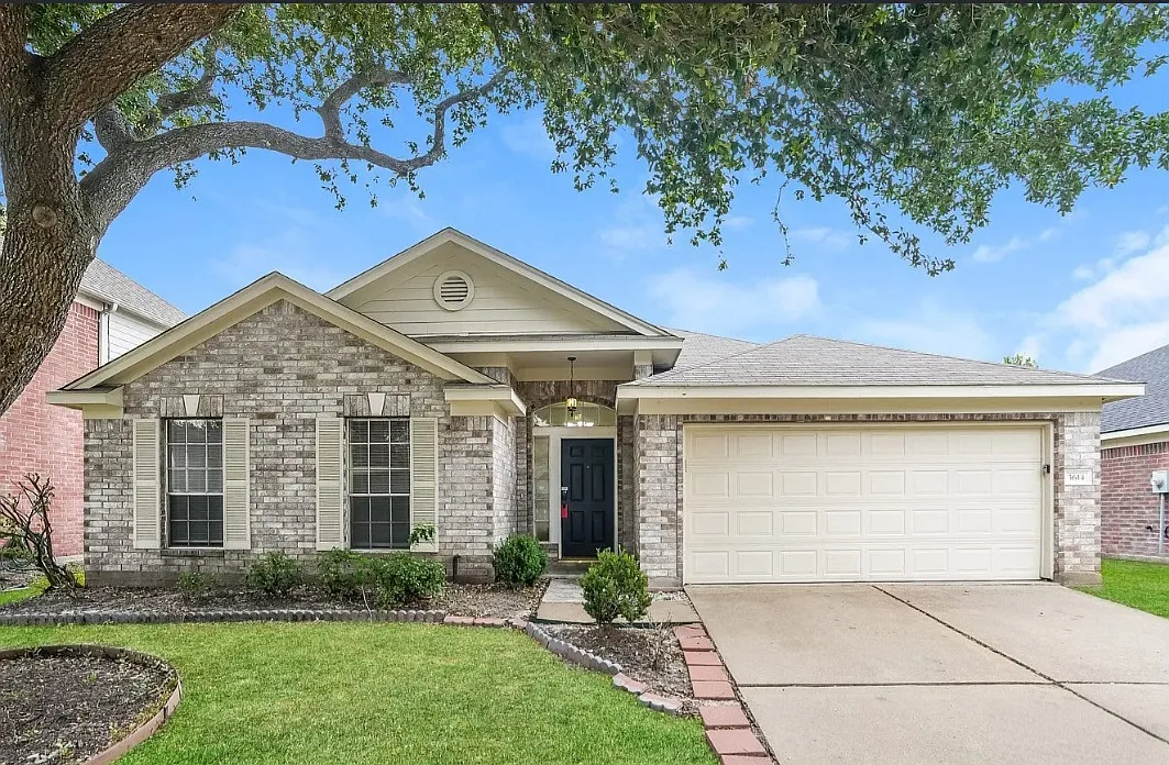 4 bed, 2299 sqft, $2,250 — Photo 1